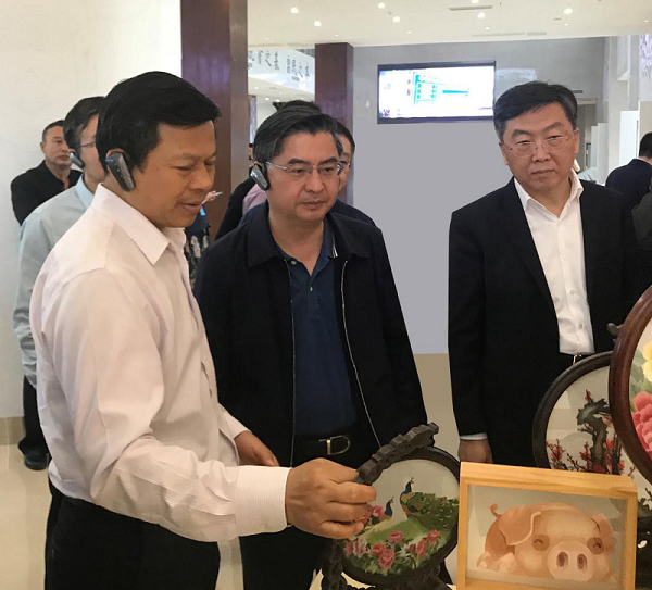 中國華融參加中央金融單位定點幫扶助力鄉(xiāng)村振興推進會   獲評金融單位定點扶貧先進集體、先進個人