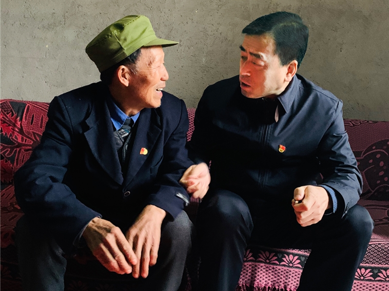 中國(guó)華融黨委書(shū)記、董事長(zhǎng)王占峰一行赴宣漢縣調(diào)研督導(dǎo)定點(diǎn)扶貧工作